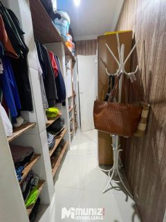 vende-se casa com piscina e 01 escritório ao lado no bairro Suissa
