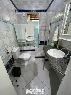 vende-se casa com piscina e 01 escritório ao lado no bairro Suissa