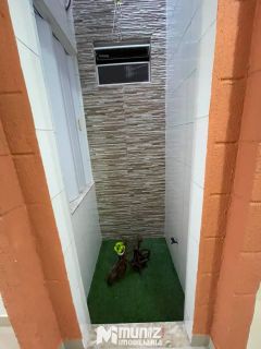 vende-se casa com piscina e 01 escritório ao lado no bairro Suissa