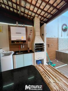 vende-se casa com piscina e 01 escritório ao lado no bairro Suissa