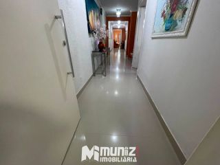 vende-se casa com piscina e 01 escritório ao lado no bairro Suissa