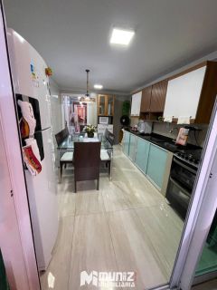vende-se casa com piscina e 01 escritório ao lado no bairro Suissa