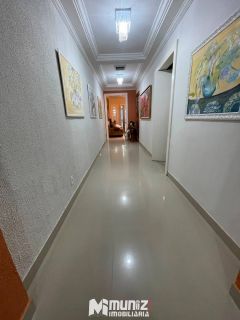 vende-se casa com piscina e 01 escritório ao lado no bairro Suissa