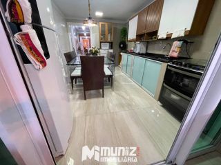 vende-se casa com piscina e 01 escritório ao lado no bairro Suissa