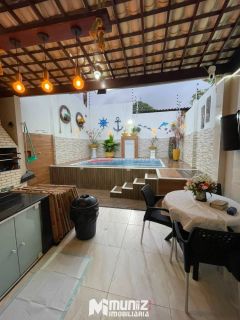 vende-se casa com piscina e 01 escritório ao lado no bairro Suissa