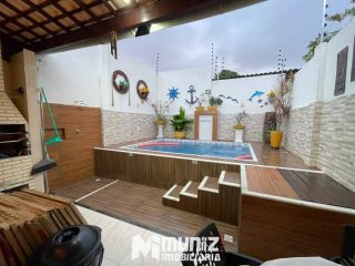vende-se casa com piscina e 01 escritório ao lado no bairro Suissa