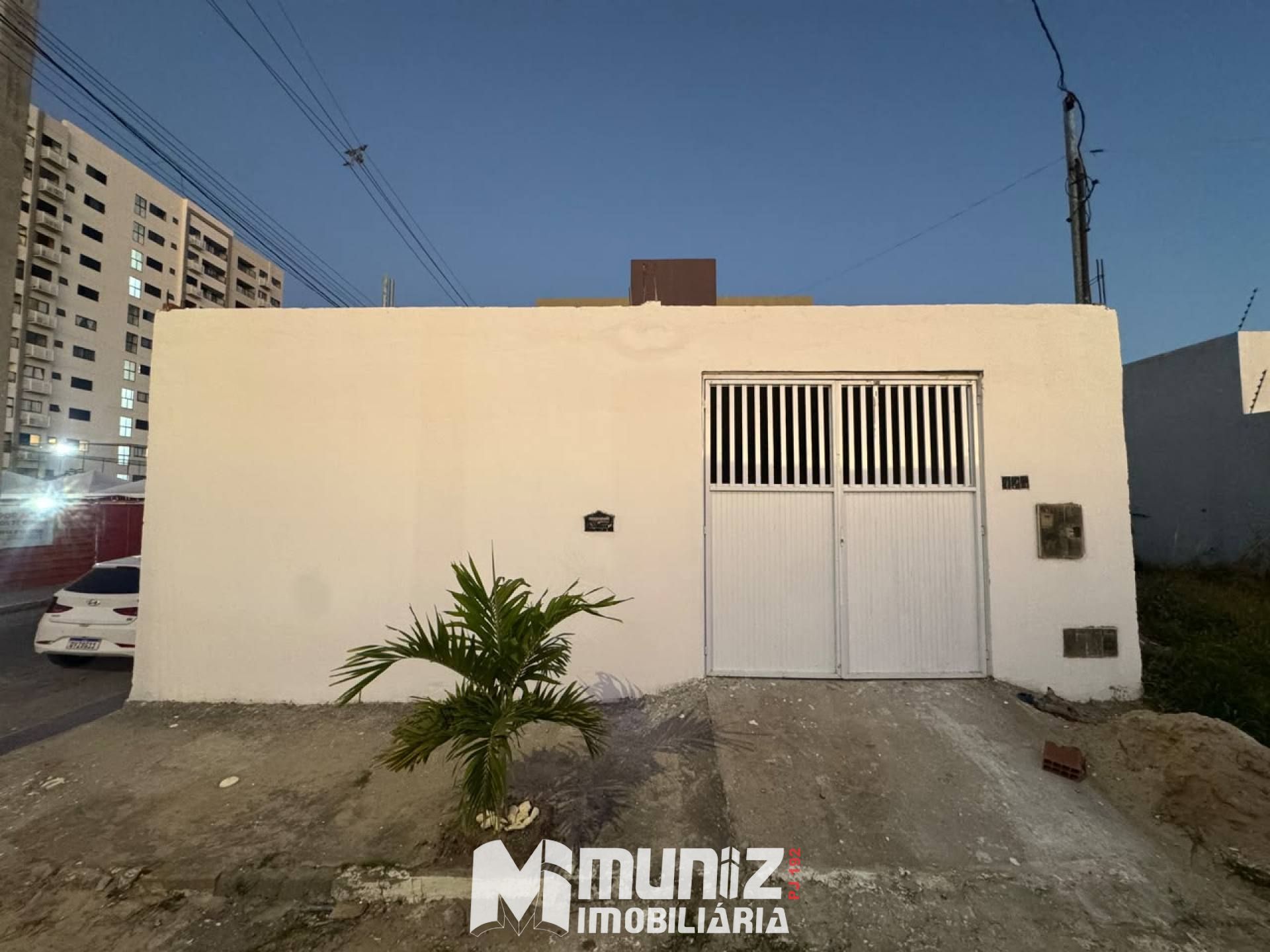Casa Para Alugar com 3 quartos no bairro Aruana em Aracaju