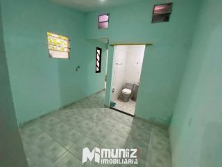 ALUGA-SE CASA COM  UM QUARTO, CONJ. MARIVAN