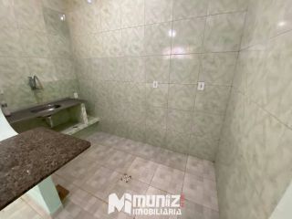 ALUGA-SE CASA COM  UM QUARTO, CONJ. MARIVAN