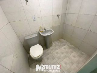 ALUGA-SE CASA COM  UM QUARTO, CONJ. MARIVAN
