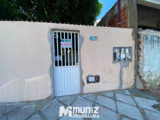 ALUGA-SE CASA COM  UM QUARTO, CONJ. MARIVAN