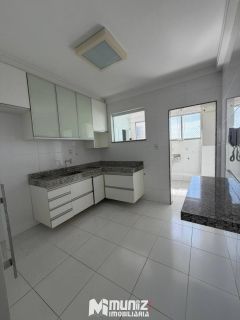 VENDE-SE EXCELENTE APARTAMENTO NO EDF. FLORENÇA MED.125 M²