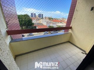 Apartamento Para Alugar com 3 quartos, sendo 1 suíte no bairro Coroa do Meio em Aracaju