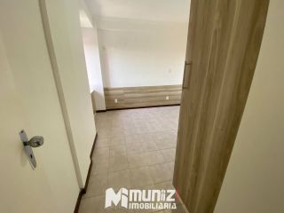 Apartamento Para Alugar com 3 quartos, sendo 1 suíte no bairro Coroa do Meio em Aracaju