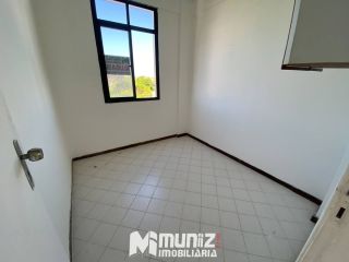 Apartamento Para Alugar com 3 quartos, sendo 1 suíte no bairro Coroa do Meio em Aracaju