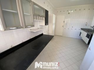Apartamento Para Alugar com 3 quartos, sendo 1 suíte no bairro Coroa do Meio em Aracaju