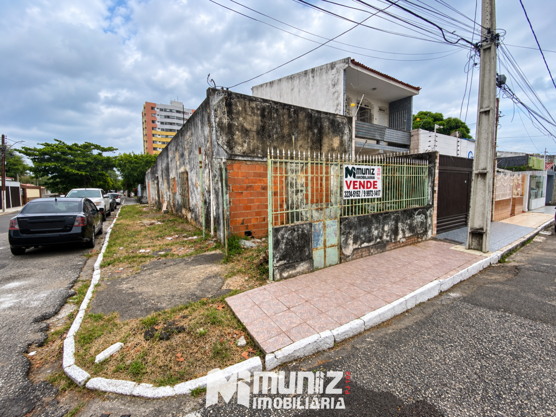 CASA VELHA SÓ O TERRENO DE ESQUINA EXC.PARA CONSTRUIR GALERIAS, KITINETES, BAIRRO SUÍSSA