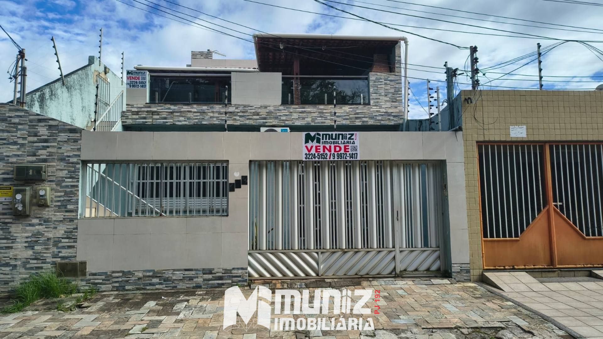 VENDE-SE EXCELENTE  CASA C/ 02 PAVIMENTOS, C/ 06 QUARTOS