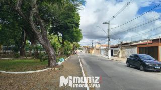 VENDE-SE EXCELENTE  CASA C/ 02 PAVIMENTOS, C/ 06 QUARTOS