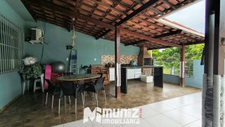 VENDE-SE EXCELENTE  CASA C/ 02 PAVIMENTOS, C/ 06 QUARTOS