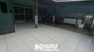 VENDE-SE EXCELENTE  CASA C/ 02 PAVIMENTOS, C/ 06 QUARTOS