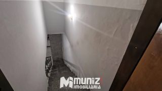 VENDE-SE EXCELENTE  CASA C/ 02 PAVIMENTOS, C/ 06 QUARTOS