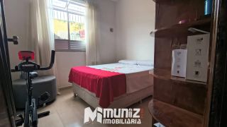 VENDE-SE EXCELENTE  CASA C/ 02 PAVIMENTOS, C/ 06 QUARTOS