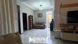 VENDE-SE EXCELENTE  CASA C/ 02 PAVIMENTOS, C/ 06 QUARTOS