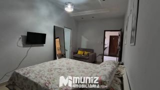 VENDE-SE EXCELENTE  CASA C/ 02 PAVIMENTOS, C/ 06 QUARTOS