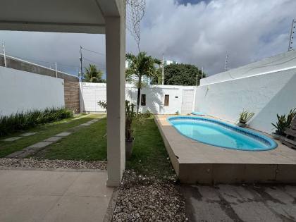 Casa para alugar com 4 quartos no bairro Atalaia!