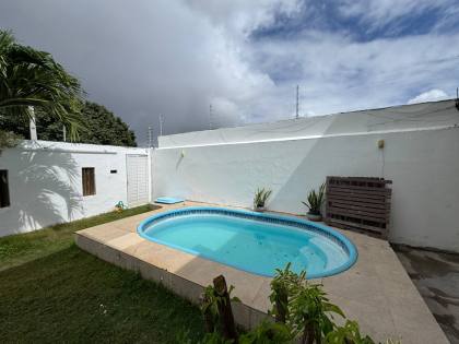 Casa para alugar com 4 quartos no bairro Atalaia!