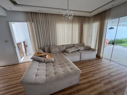 Casa para alugar com 4 quartos no bairro Atalaia!