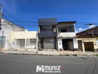 Prédio comercial à venda no Centro Próximo à Deluc!