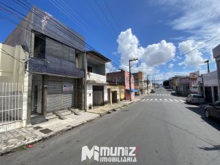Prédio comercial à venda no Centro Próximo à Deluc!