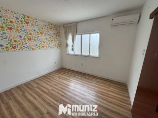 Vende-se Casa com 4 Quartos no Bairro Atalaia!