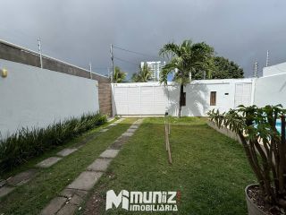 Vende-se Casa com 4 Quartos no Bairro Atalaia!