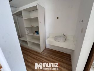 Vende-se Casa com 4 Quartos no Bairro Atalaia!