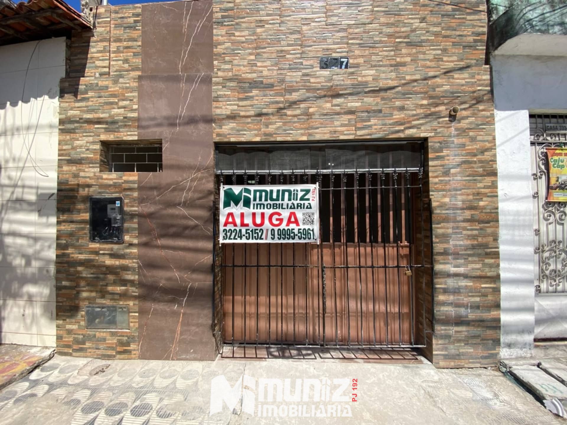 Aluga-se Casa 2 Andares na Avenida Confiança - Bairro Industrial!