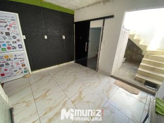 Aluga-se Casa 2 Andares na Avenida Confiança - Bairro Industrial!