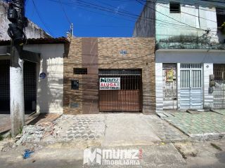 Aluga-se Casa 2 Andares na Avenida Confiança - Bairro Industrial!