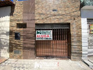 Aluga-se Casa 2 Andares na Avenida Confiança - Bairro Industrial!