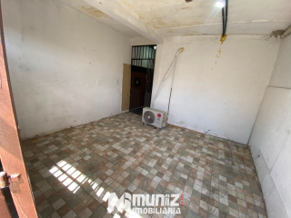 Aluga-se Casa 2 Andares na Avenida Confiança - Bairro Industrial!