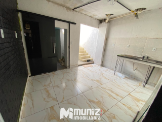 Aluga-se Casa 2 Andares na Avenida Confiança - Bairro Industrial!
