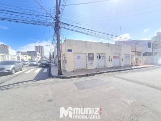 ALUGA-SE SALA COMERCIAL NA RUA ARAUÁ, ESQUINA COM A RUA SENADOR ROLLEMBERG