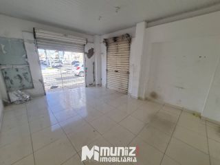 ALUGA-SE SALA COMERCIAL NA RUA ARAUÁ, ESQUINA COM A RUA SENADOR ROLLEMBERG