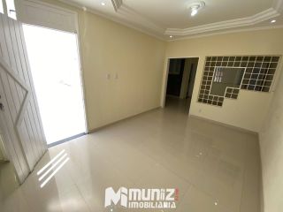 Vende-se Excelente Casa com 2 Pontos Comerciais e 2 Casas Residenciais
