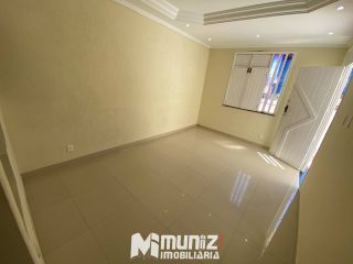 Vende-se Excelente Casa com 2 Pontos Comerciais e 2 Casas Residenciais