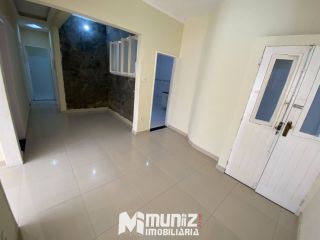 Vende-se Excelente Casa com 2 Pontos Comerciais e 2 Casas Residenciais