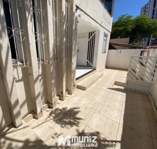 Vende-se Excelente Casa com 2 Pontos Comerciais e 2 Casas Residenciais