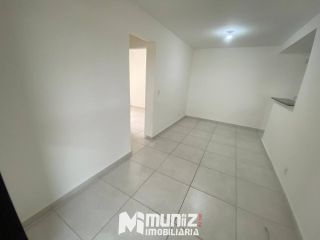 Apartamento à venda no Condomínio Golden Village - Barra dos Coqueiros